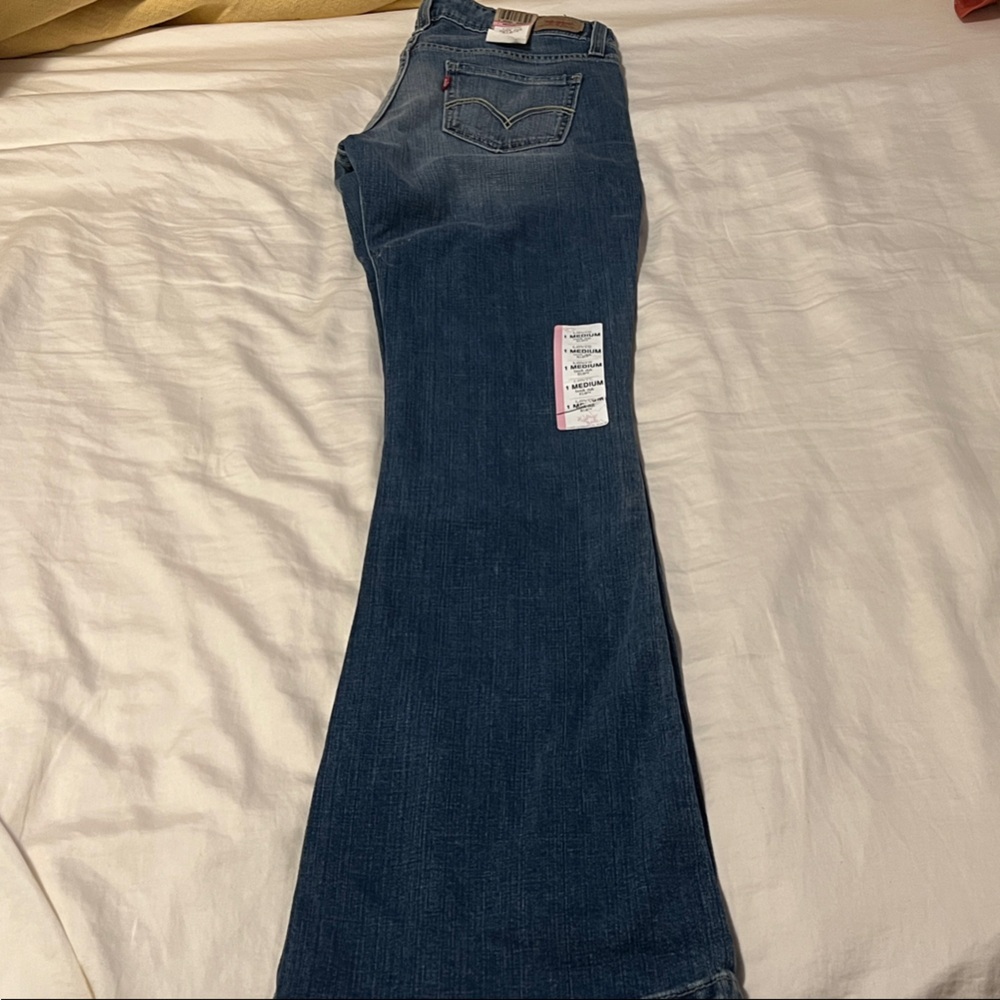 Levi's Women's Low Rise Boot cut Flare Jeans